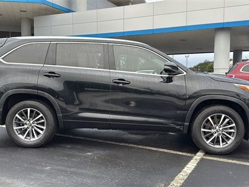 Used 2017 Toyota Highlander FWD V6 image 8