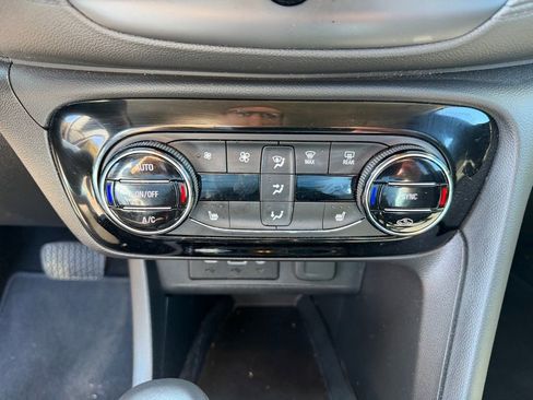 Used 2022 Buick Encore GX Select image 25