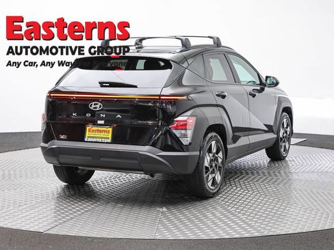 Used 2024 Hyundai Kona SEL w/ Convenience Package FWD image 5