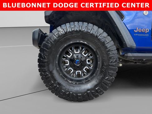 Used 2020 Jeep Wrangler Unlimited Rubicon w/ Cold Weather Group AWD/4WD image 9