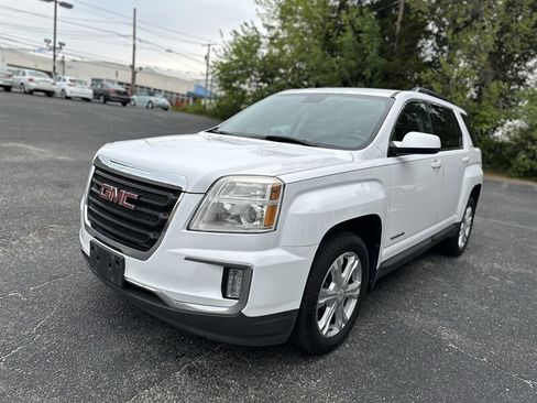 Used 2017 GMC Terrain SLE w/ Convenience Package FWD image 4