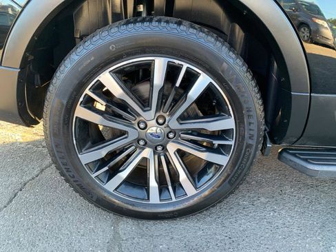 Used 2017 Ford Explorer Platinum image 27