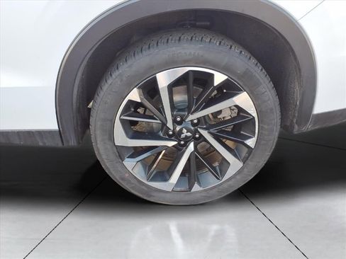 Used 2024 Mitsubishi Outlander SE image 18