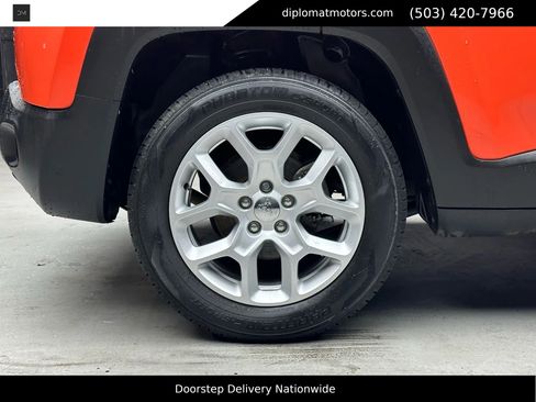 Used 2018 Jeep Renegade Latitude w/ Popular Equipment Group image 36