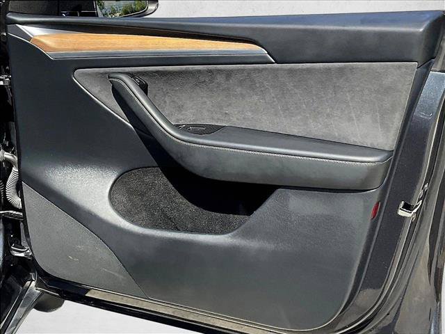 Used 2024 Tesla Model Y Long Range AWD/4WD image 15
