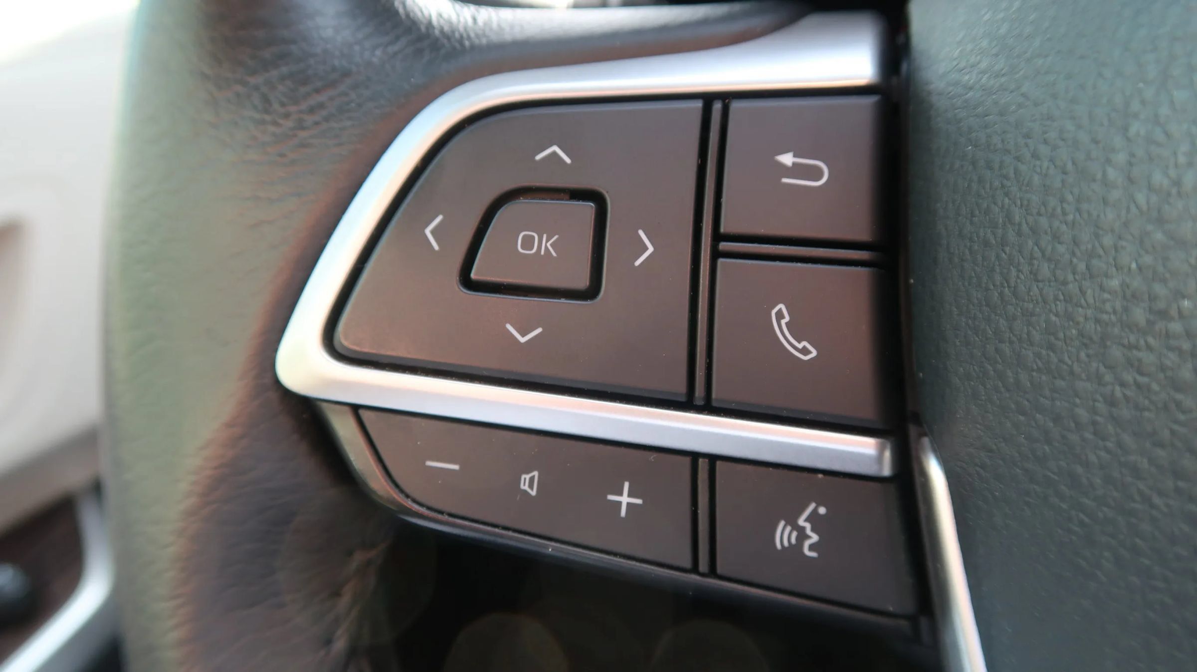 Used 2021 Toyota Sienna XLE FWD image 40