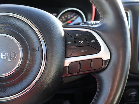 Used 2018 Jeep Compass Trailhawk w/ Leather Interior Group image 40