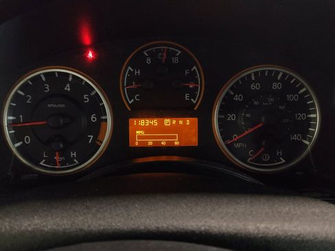 Used 2014 Nissan Titan SV RWD image 23
