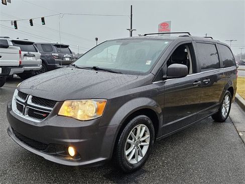 Used 2019 Dodge Grand Caravan SXT image 3