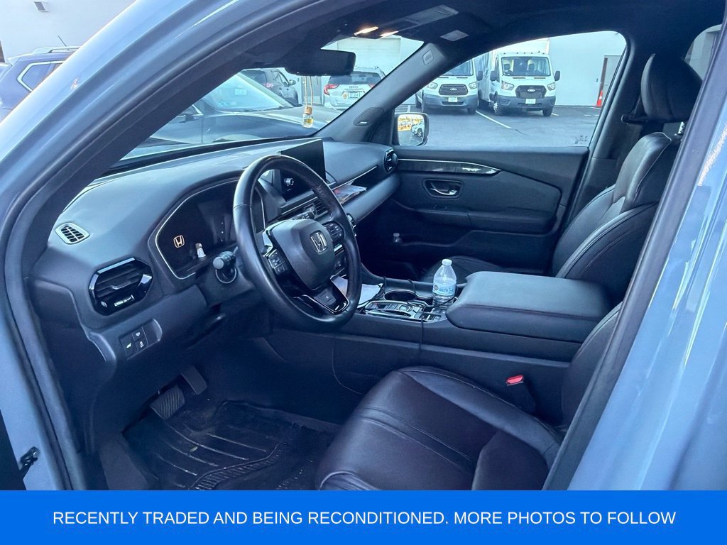 Used 2025 Honda Pilot Black Edition image 3