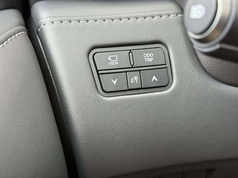 Used 2025 Lexus LX 600 4WD w/ Luxury Package image 21