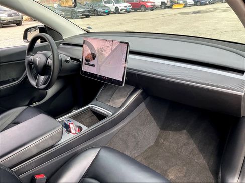 Used 2022 Tesla Model Y Long Range image 14