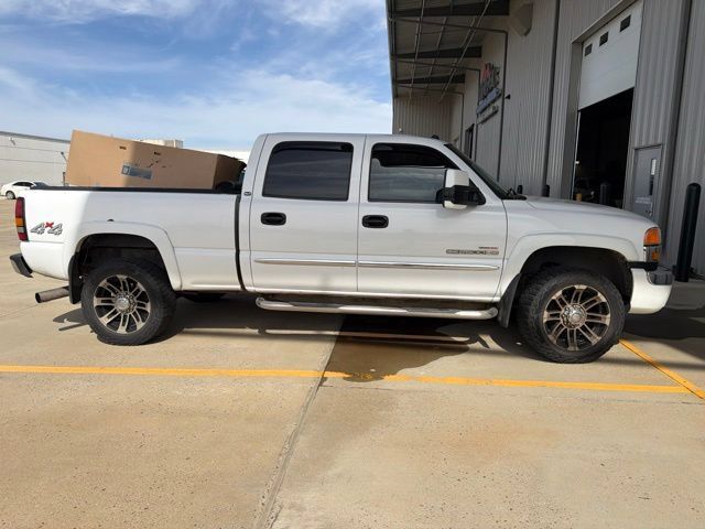 Used 2004 GMC Sierra 2500 SLT w/ Heavy-Duty Power Package AWD/4WD image 2