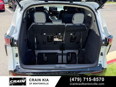 Used 2023 Toyota Sienna Limited FWD image 31
