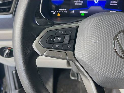 Used 2023 Volkswagen Jetta SE w/ Panoramic Sunroof Package image 17