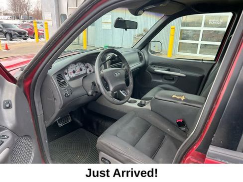 Used 2001 Ford Explorer Sport Trac 4x4 image 2