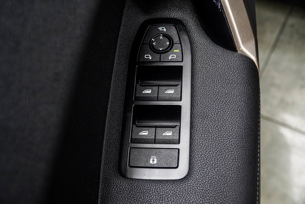 Used 2023 BMW iX xDrive50 AWD/4WD image 42