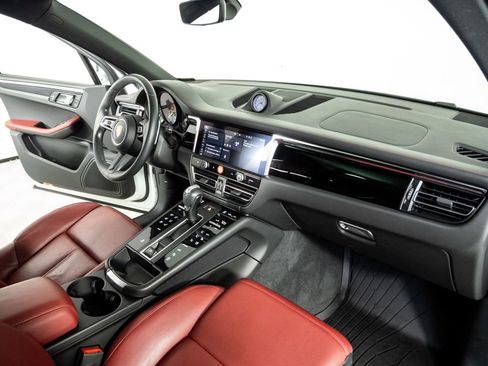 Certified 2023 Porsche Macan Turbo image 25