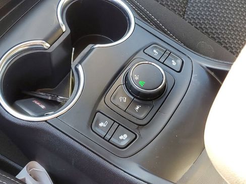 Used 2023 GMC Terrain SLE w/ Driver Convenience Package image 19