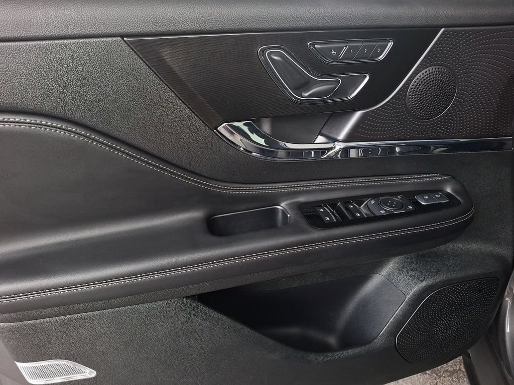 Certified 2024 Lincoln Corsair AWD image 12