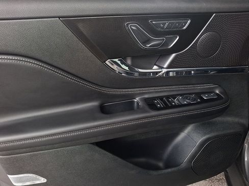 Certified 2024 Lincoln Corsair AWD image 12