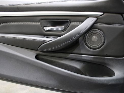 Used 2015 BMW M4 Convertible image 23