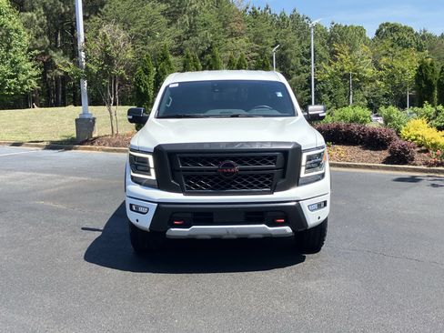 Used 2023 Nissan Titan PRO-4X w/ Pro-4x Convenience Package AWD/4WD image 3