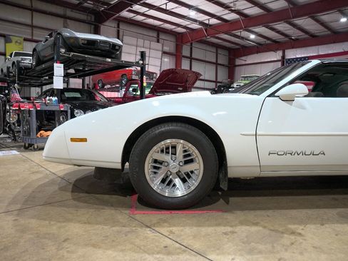 Used 1991 Pontiac Firebird Formula image 3