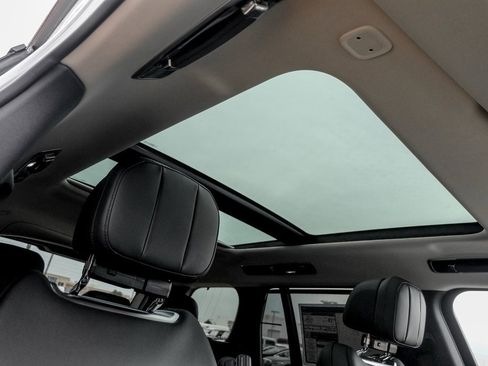 New 2025 Land Rover Range Rover SE image 23