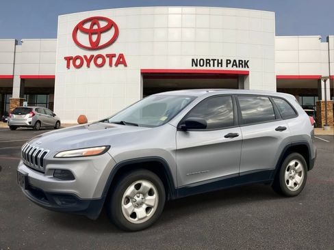 Used 2017 Jeep Cherokee Sport FWD image 1