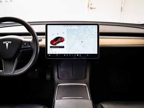 Used 2021 Tesla Model 3 Standard Range Plus image 27