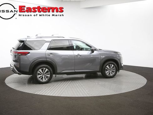 Used 2023 Nissan Pathfinder SL AWD/4WD image 42