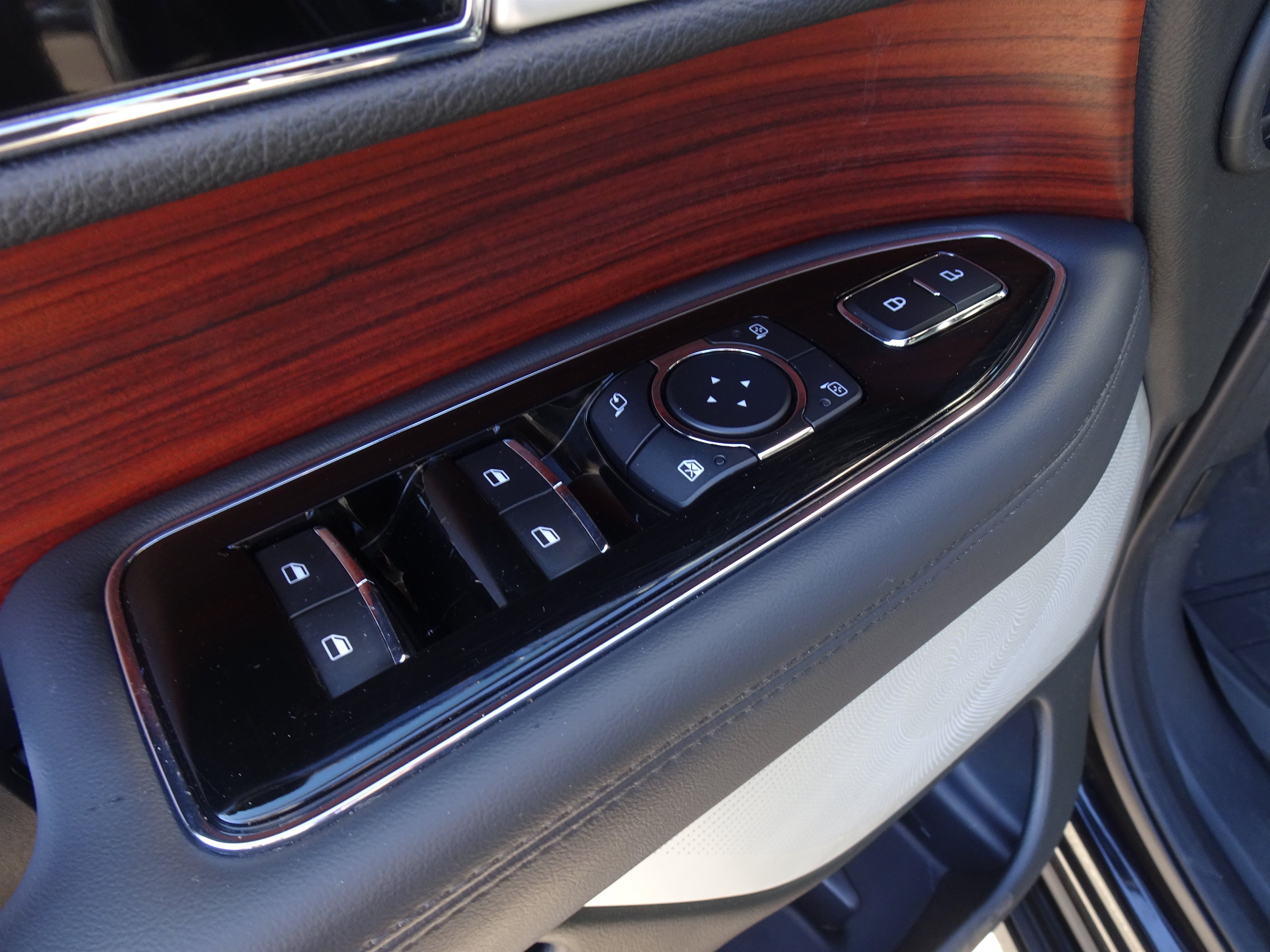 Used 2024 Lincoln Navigator Reserve AWD/4WD image 15