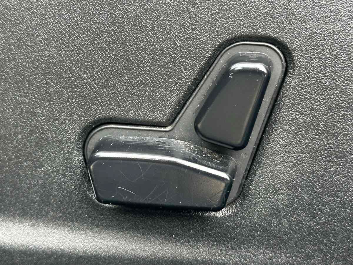Used 2014 Chrysler 300 C w/ Harman/Kardon Audio Group RWD image 12