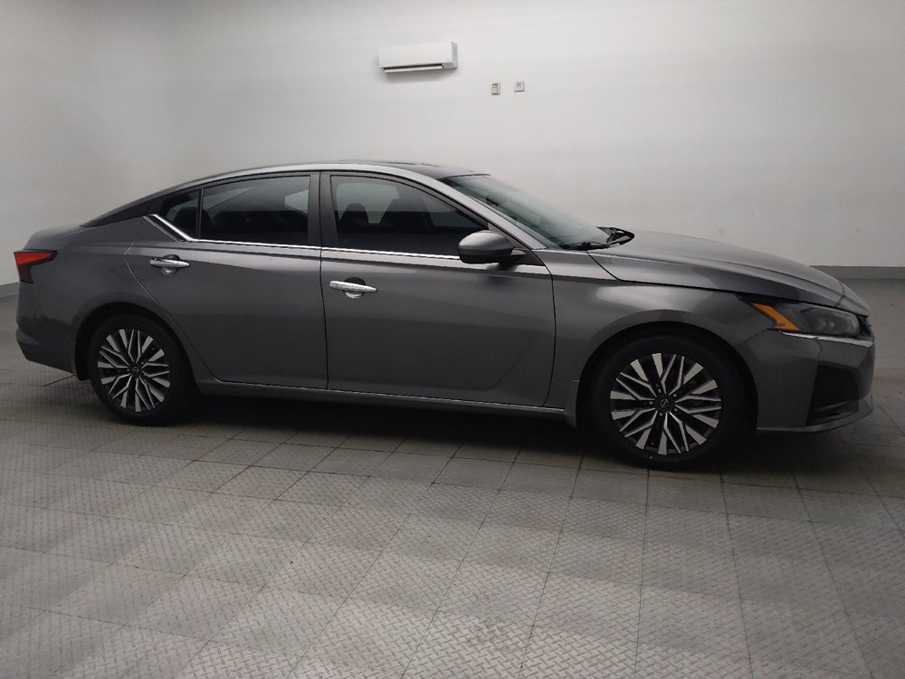 Used 2024 Nissan Altima 2.5 SV w/ SV Premium Package FWD image 11