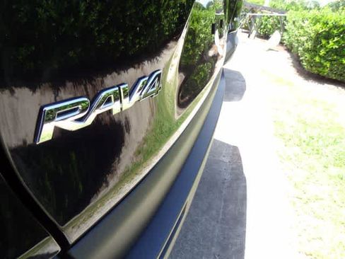 Used 2025 Toyota RAV4 XLE FWD image 16