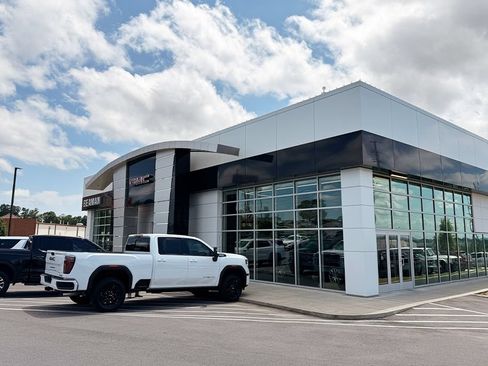 Used 2023 GMC Yukon XL SLT w/ SLT Luxury Package AWD/4WD image 13