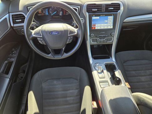 Used 2019 Ford Fusion SE FWD image 12