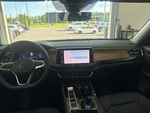 New 2026 Volkswagen Atlas SE image 9