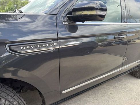 Used 2022 Lincoln Navigator Reserve AWD/4WD image 2