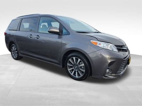 Used 2018 Toyota Sienna XLE Premium image 1