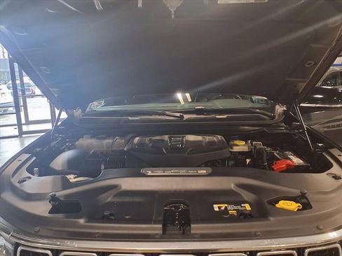 Used 2024 Jeep Wagoneer L Series II w/ Flexible Seating Group image 13