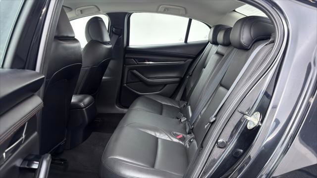Used 2019 MAZDA MAZDA3 Sedan w/ Preferred Package FWD image 16