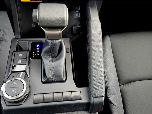 Certified 2024 Toyota Tacoma SR5 image 39