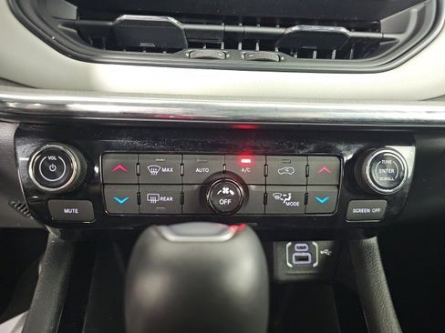 Certified 2024 Jeep Compass Limited image 21