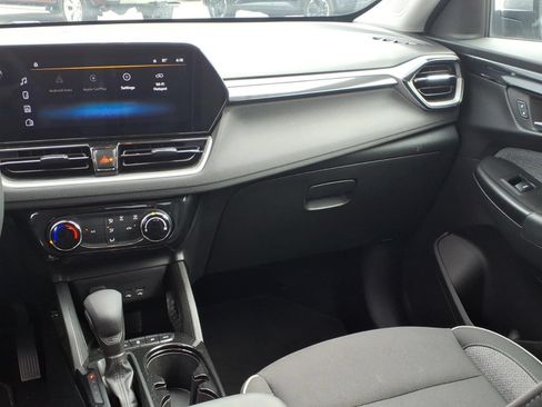 Used 2025 Chevrolet TrailBlazer LT AWD/4WD image 13