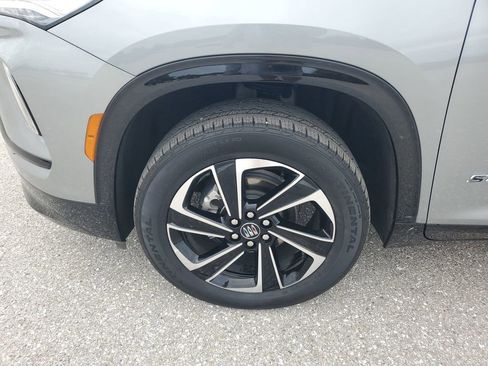 Used 2025 Buick Enclave Sport Touring image 18