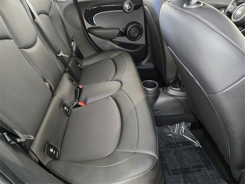 Used 2023 MINI Cooper 4-Door Hardtop image 17