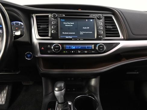 Used 2017 Toyota Highlander XLE AWD/4WD image 27