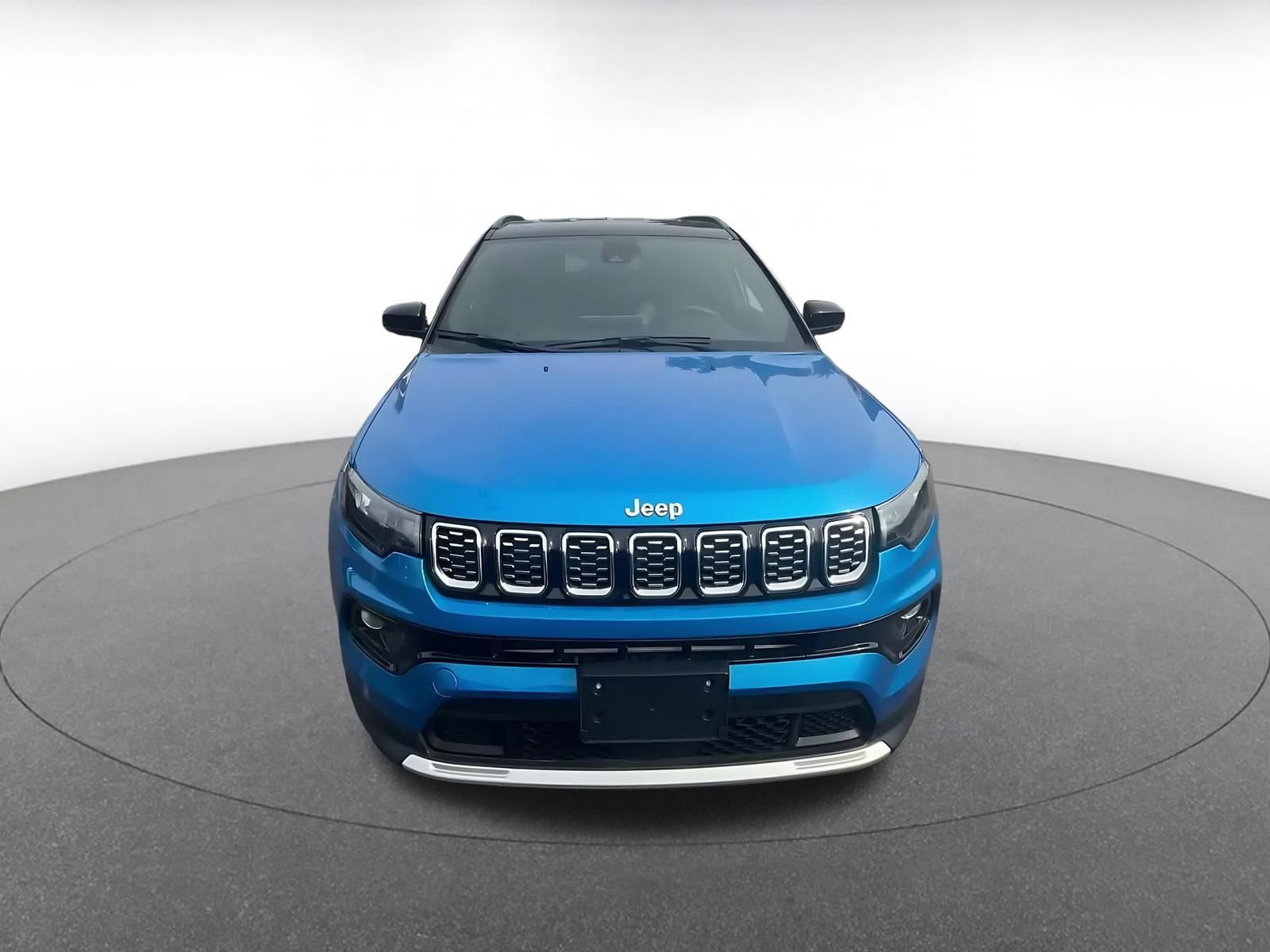 Used 2025 Jeep Compass Limited AWD/4WD image 4